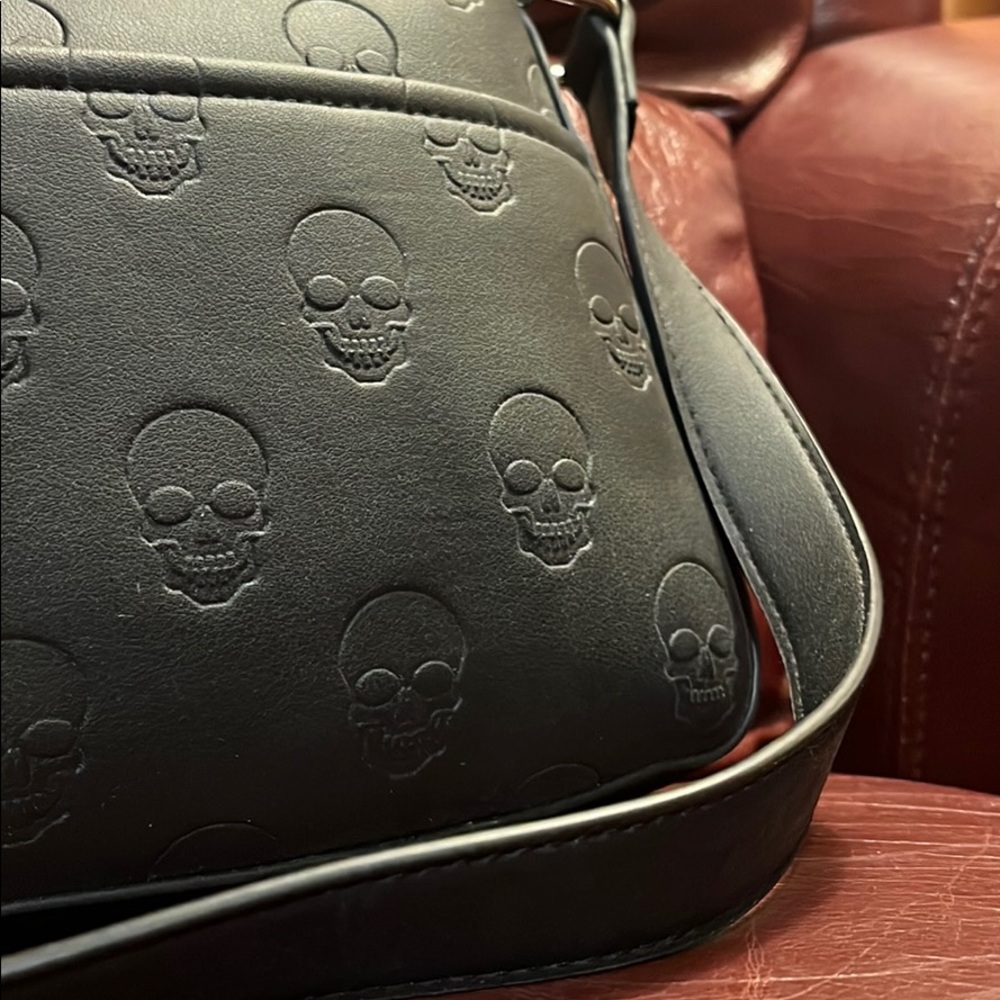 Black skull purse. Vegan leather. Mad engine